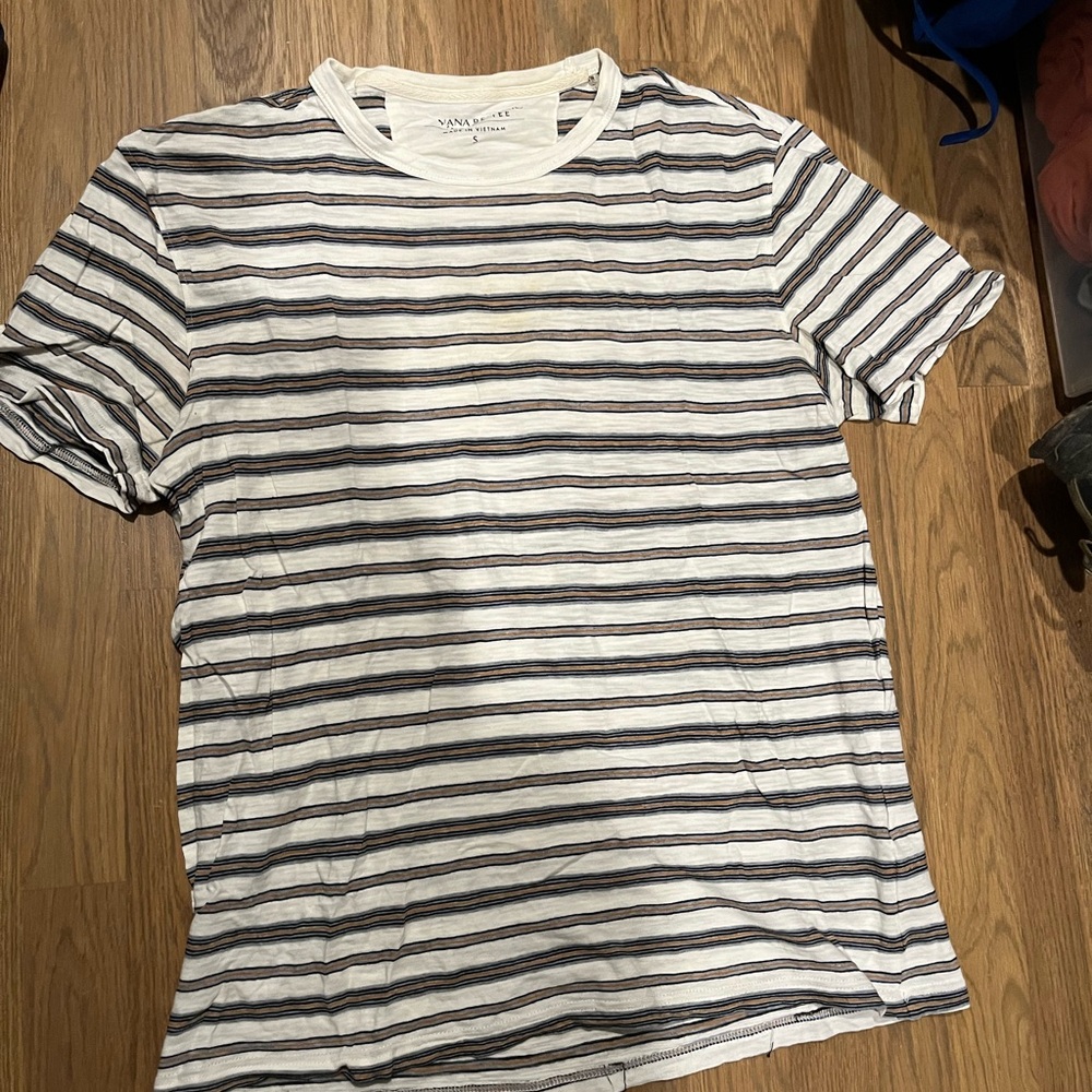Banana Republic Black, Gold, and White Striped Tee. Men’s Small